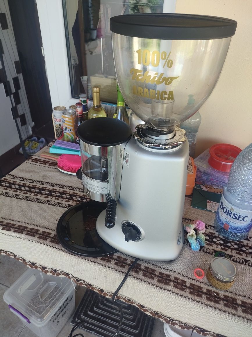 Mașina măcinat cafea-profesionala+ 1kg cafea bonus