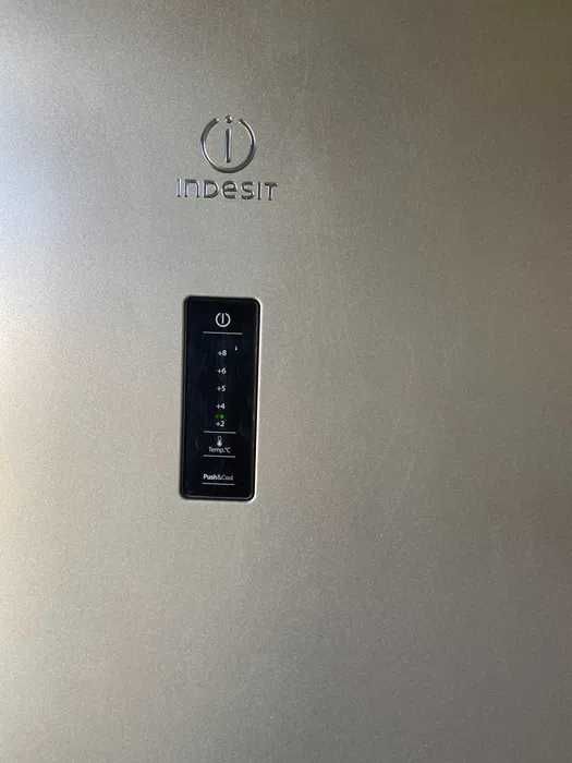 Холодильник Indesit