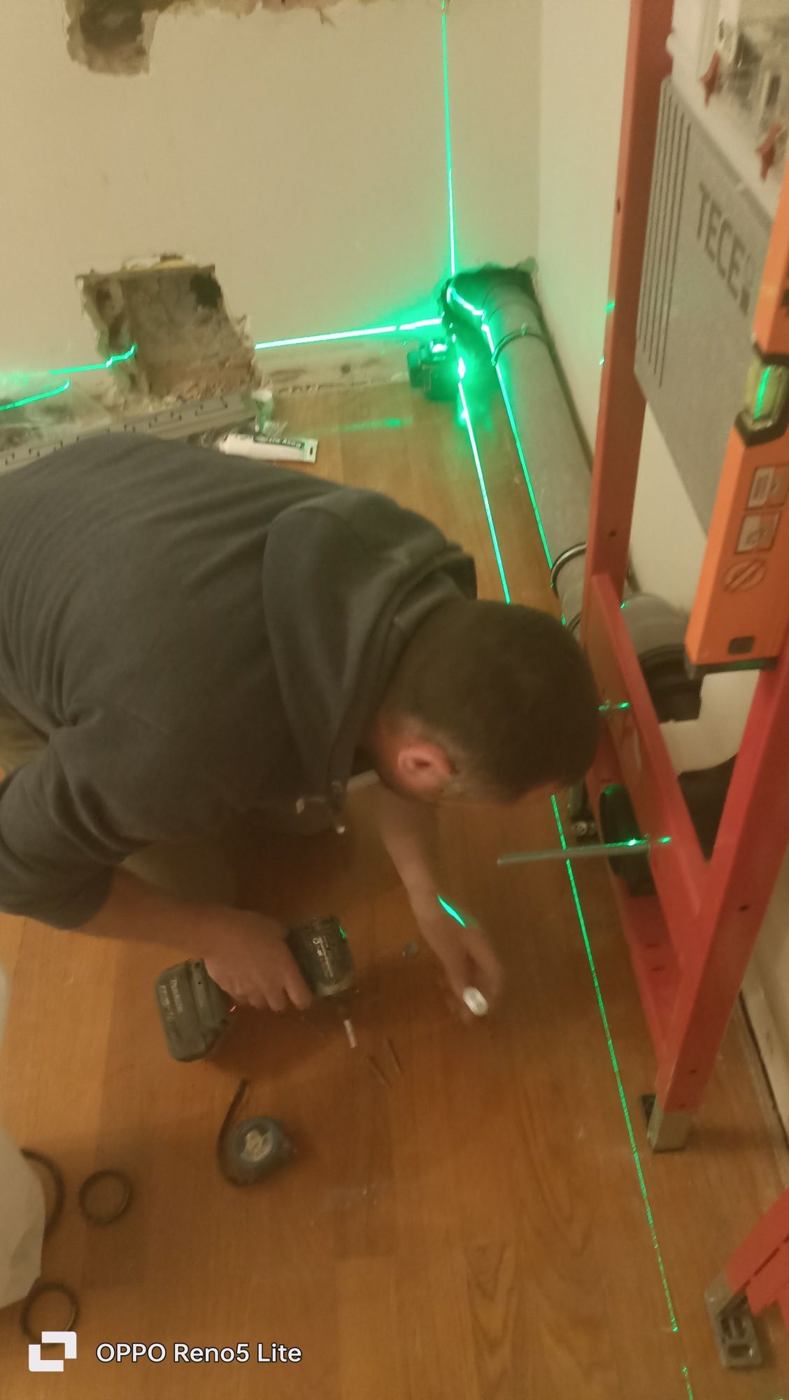 Zugrav cu experienta execut amenajari interioare exterioare.
