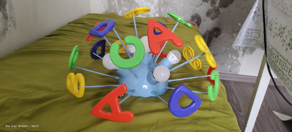 Продам люстру в детскую комнату