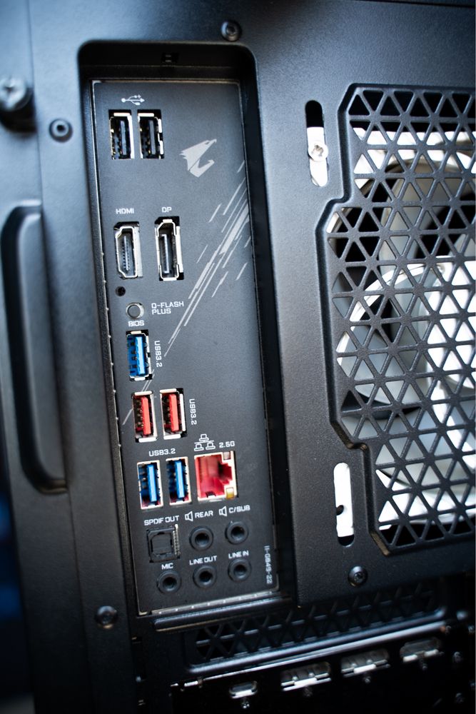 Гейминг/Работен Компютър Ryzen 5 5600X, AMD RX 6800, 32GB RAM, M.2 SSD