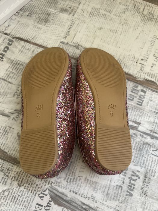 Обувки за момиченце. Два чивта.