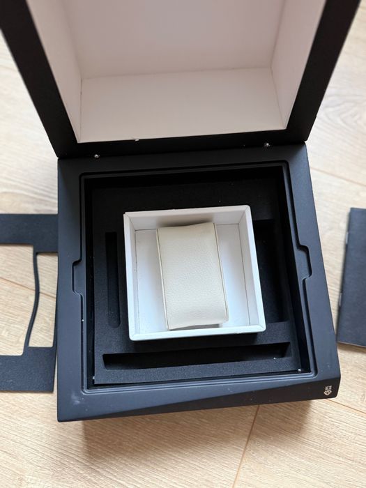 Corum кутия за часовник