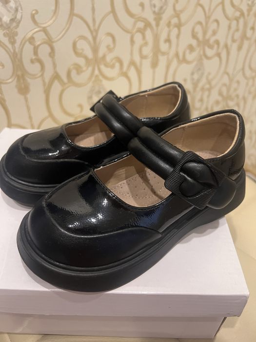 Продам детские туфли