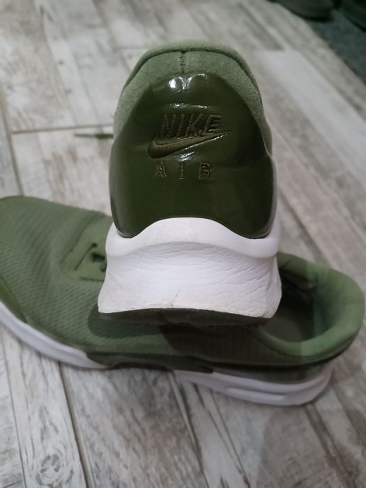 Продавам маратонки Nike