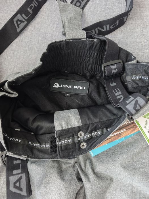 Продавам дамски ски панталон Alpine Pro