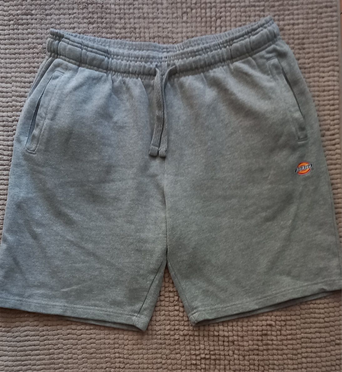 Carhartt L и Dickies M къси панталони/бермуди