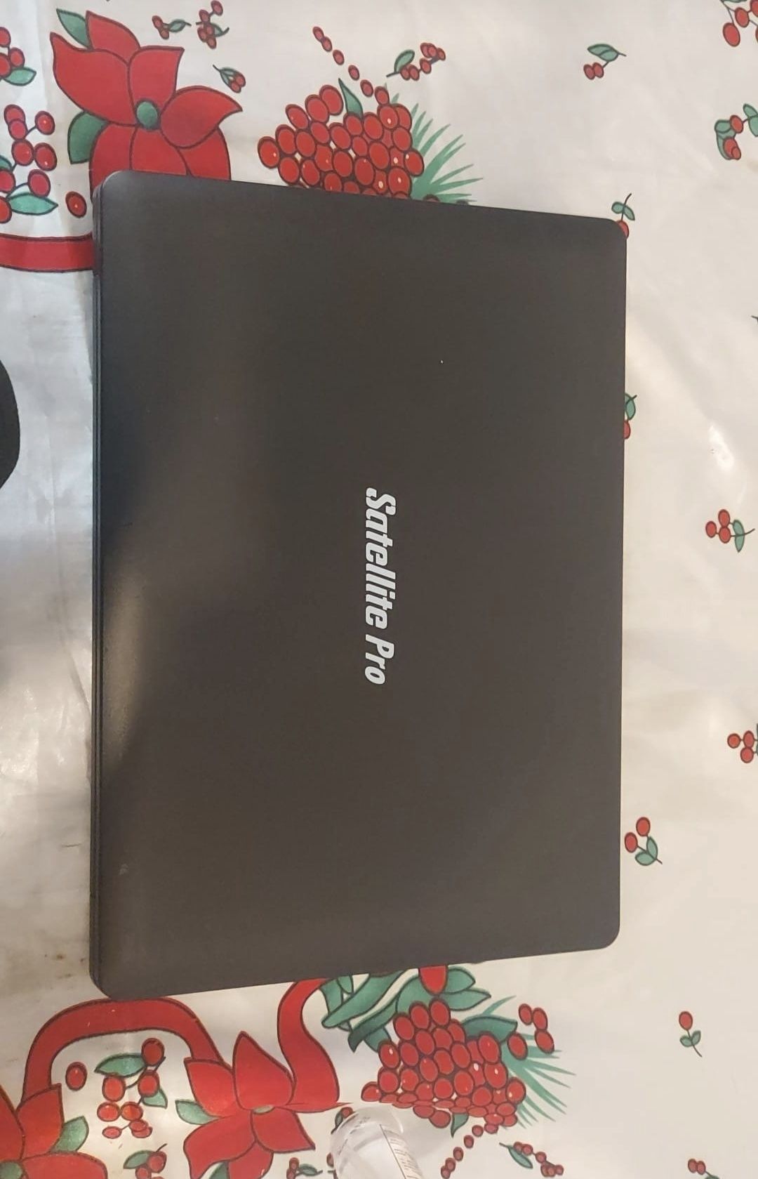 Laptop second hand Dell Satelite Pro, ram 4gb ddr4, hard 128gb