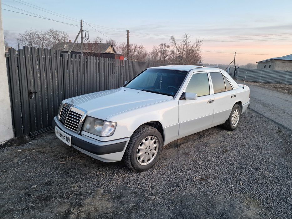 Мерседес 124Е200