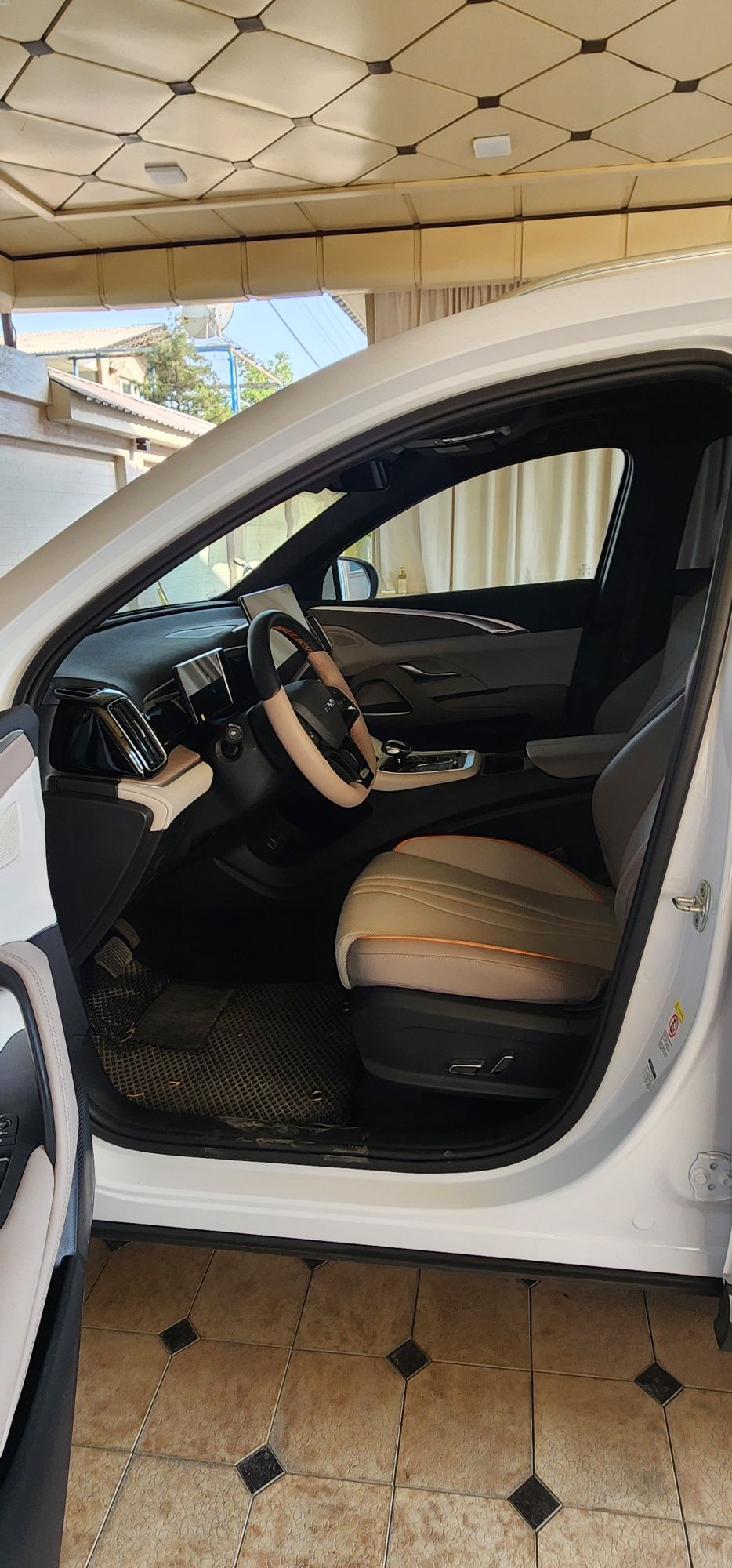 Продаётся BYD song PRO жемчужно белого цвета2025 г.в. в отличном состо