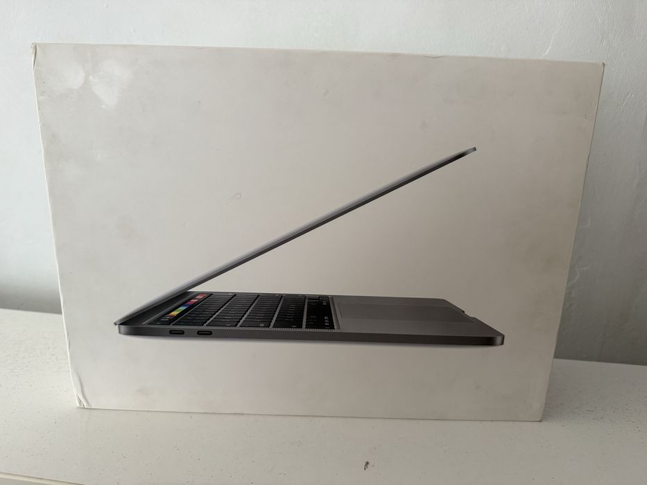 Macbook Pro 2020/i5/16/256/full box