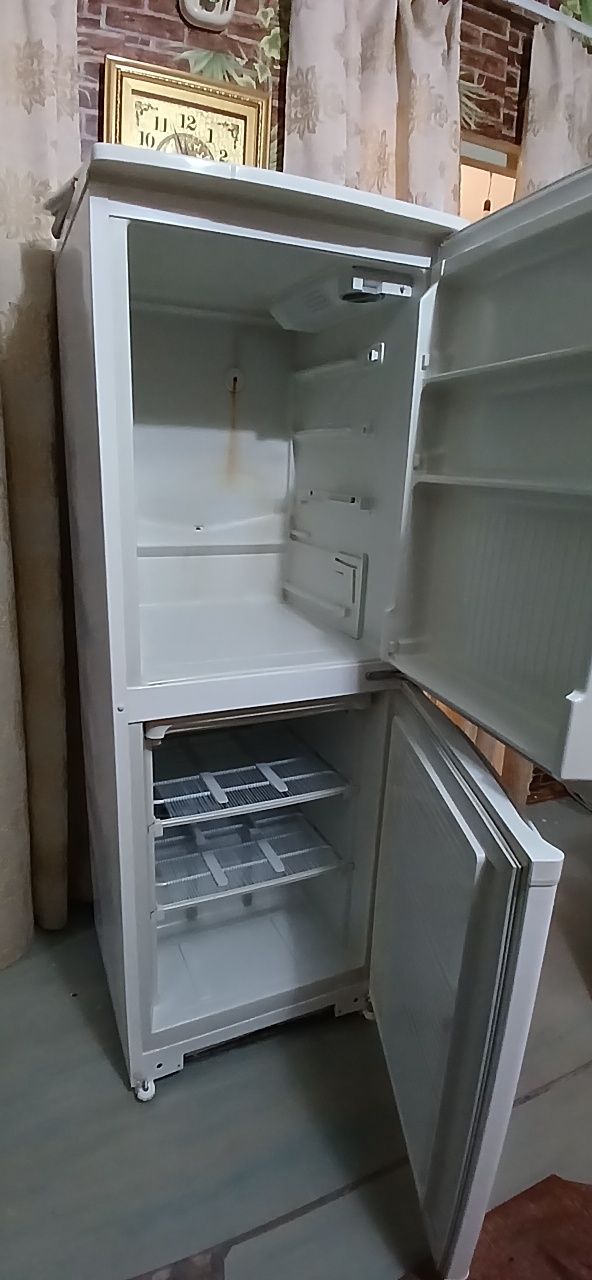 Продаётся холодильник.