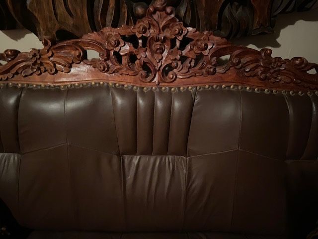 Кожен диван