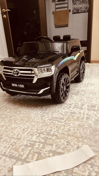 Продам машину детскую идеальное состояние