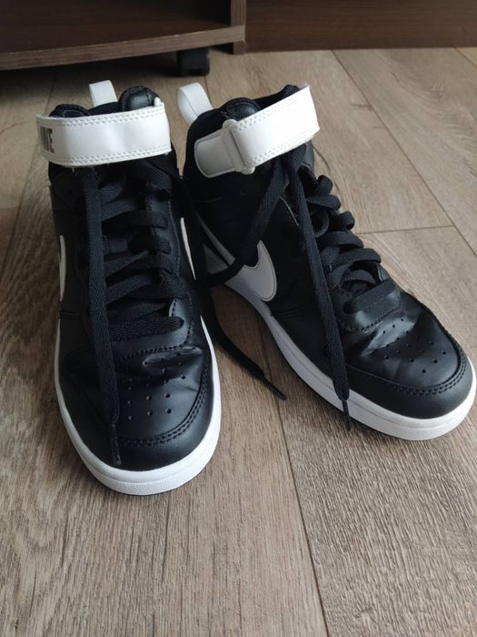 Оригинални маратонки Nike.