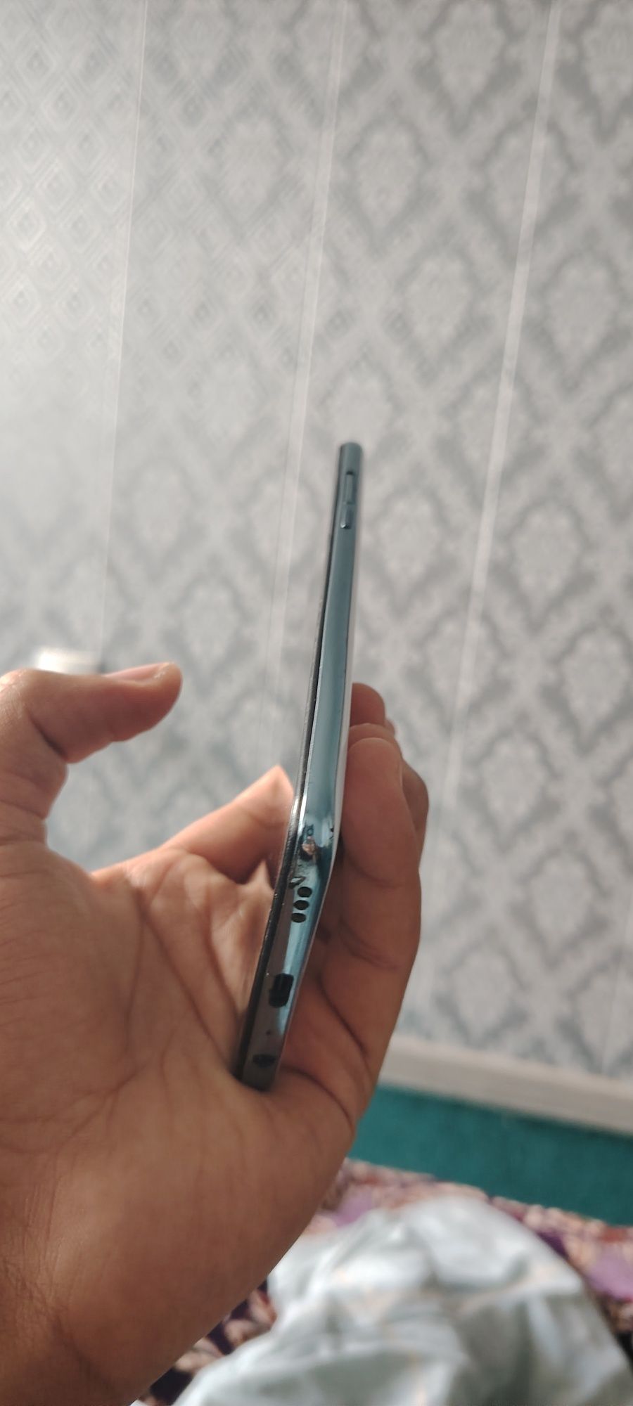 Holayi zo'r aybi yoq zaryadi 2 kunga yetadi LG telefoni juda qulay