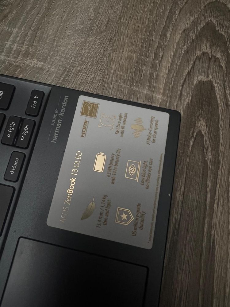Laptop ASUS ZenBook 13 oled