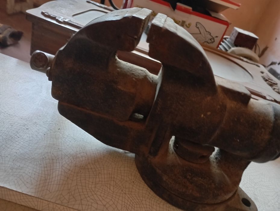 Тиски российский сотилади