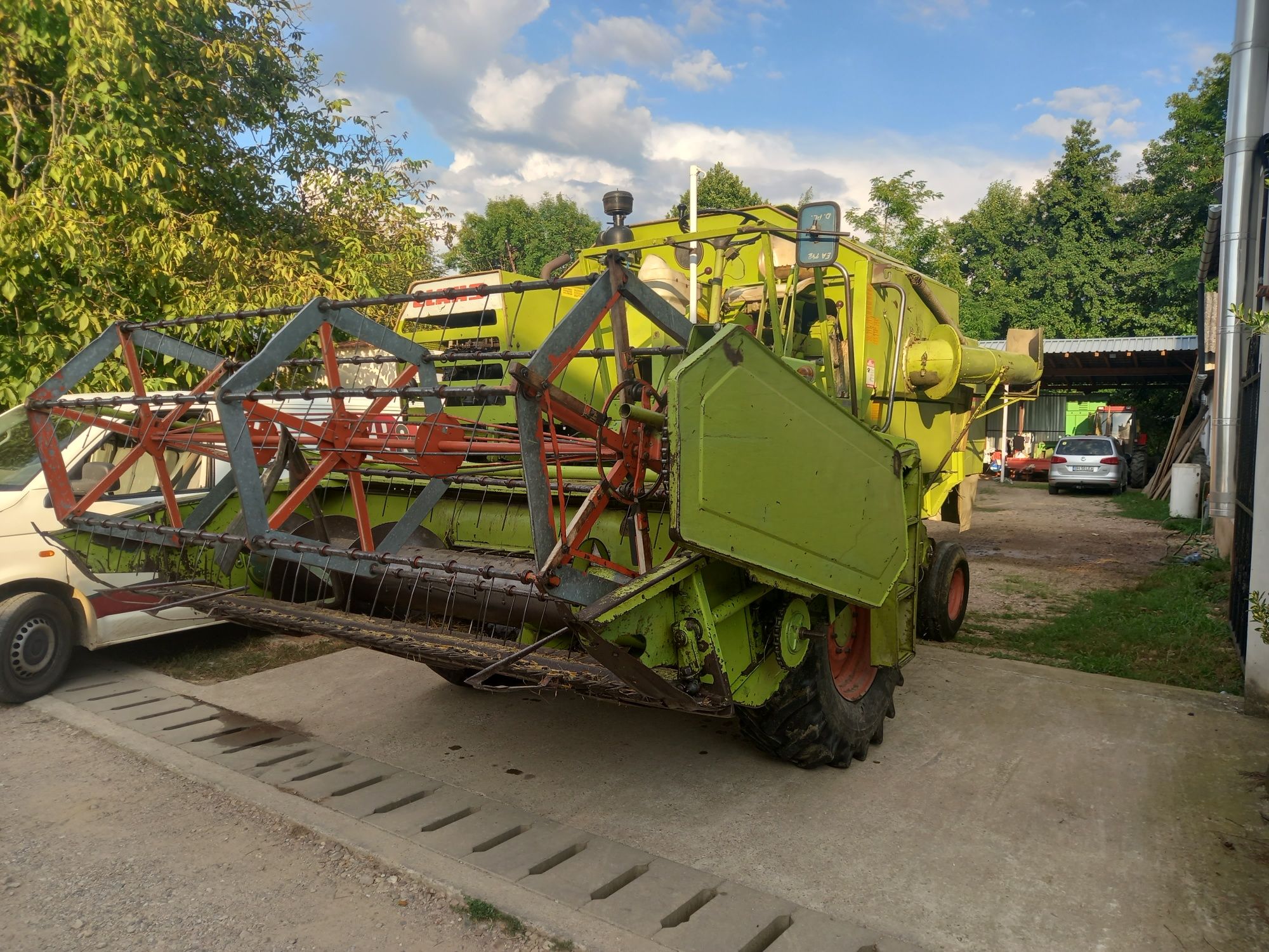 Vând combină claas consul.