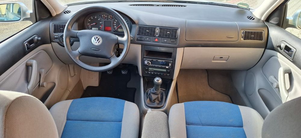 Volkswagen/Golf 4/ 1.6 Benzina 16 Valve/ an 2001