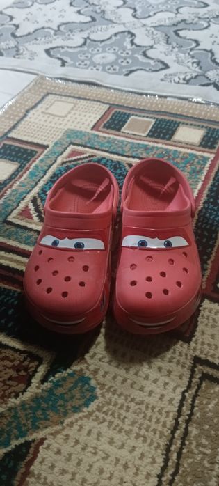 Продам кроксы макуин размер 42