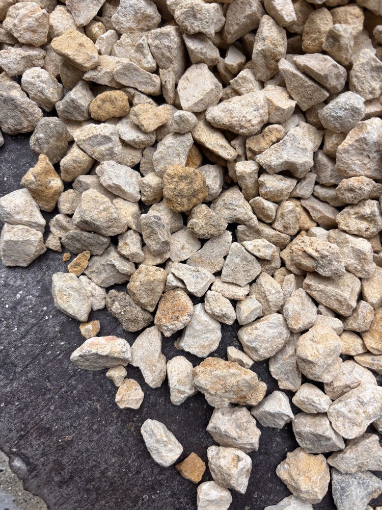 Transport Nisip Piatra Pamant vegetal Moloz Materiale constructii