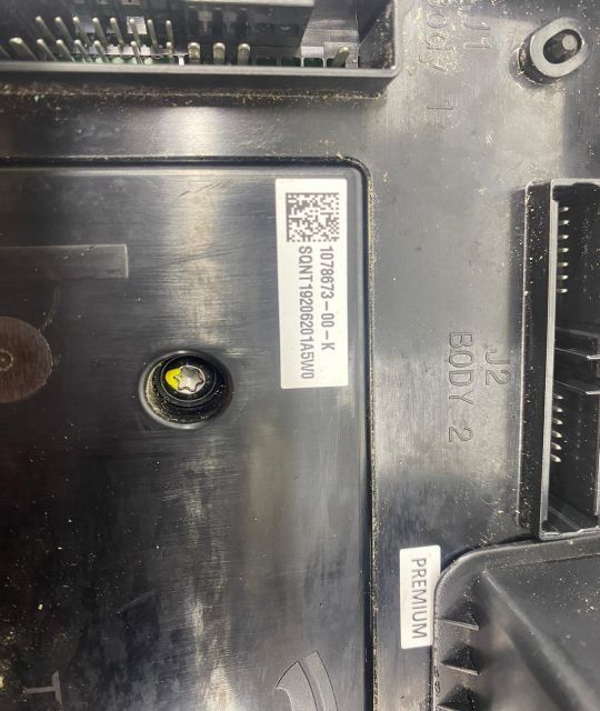 Modul control voltaj BCM stanga 1078673-00-k Tesla Model 3 1  [din 2017 pana  2020] seria