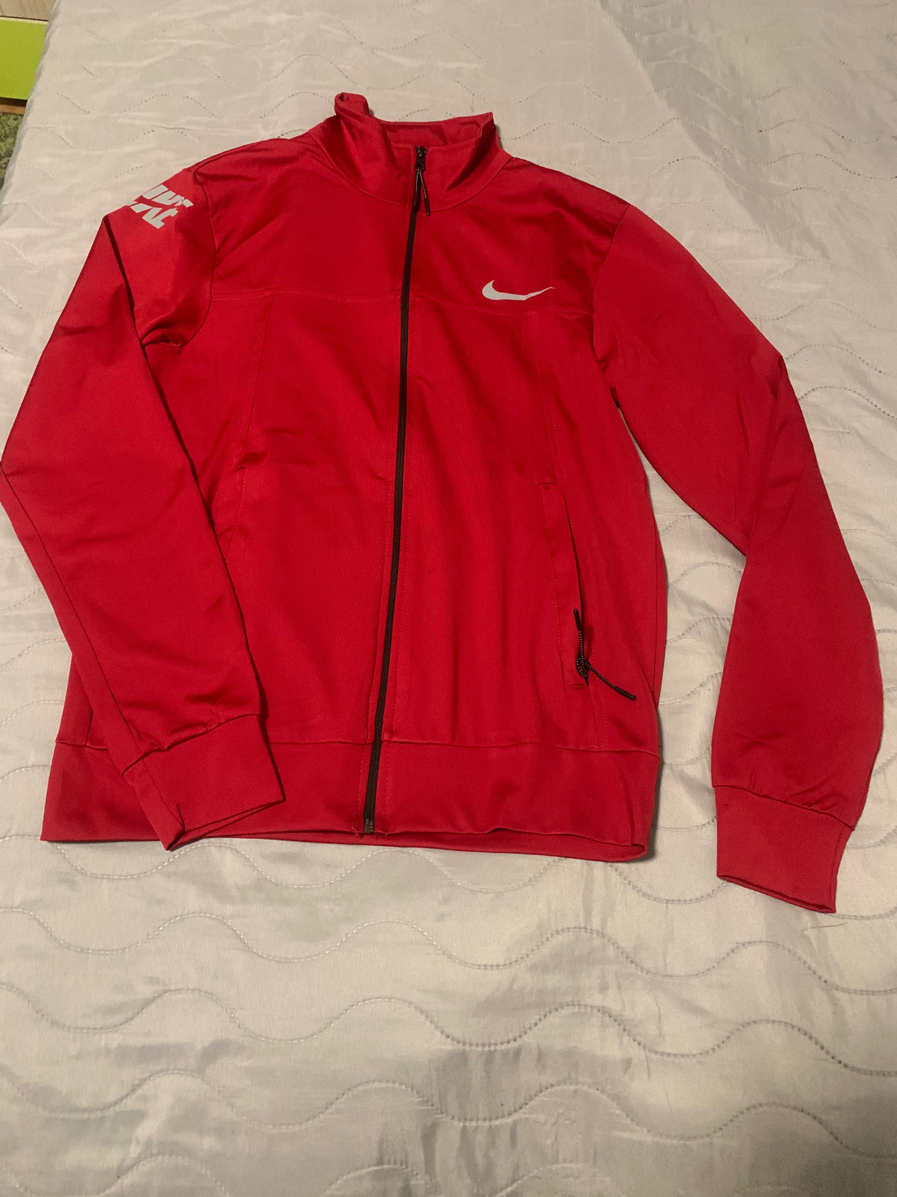 Екип Nike нов без етикет