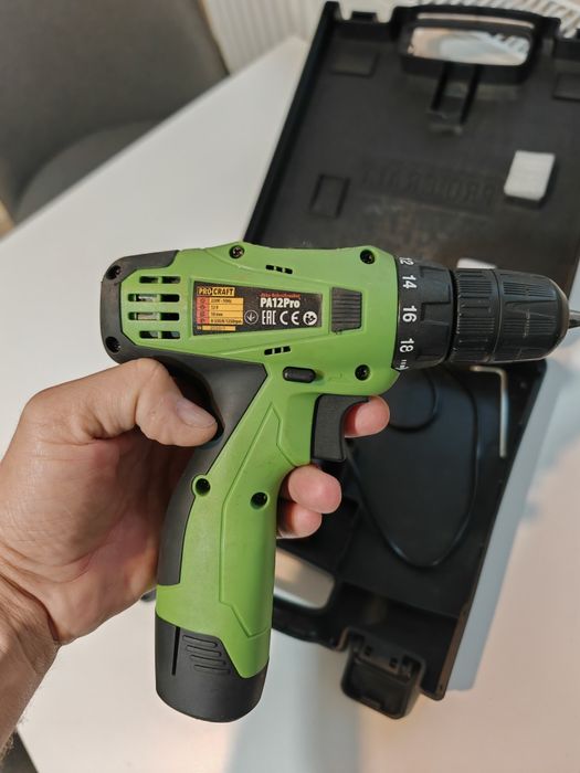 vand bormasina Procraft cu 2 acumulatori de 12v, perfect functionala,