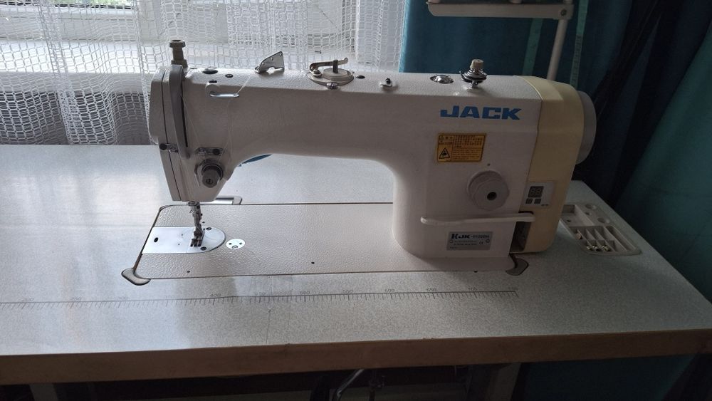 Продам швейную машинку