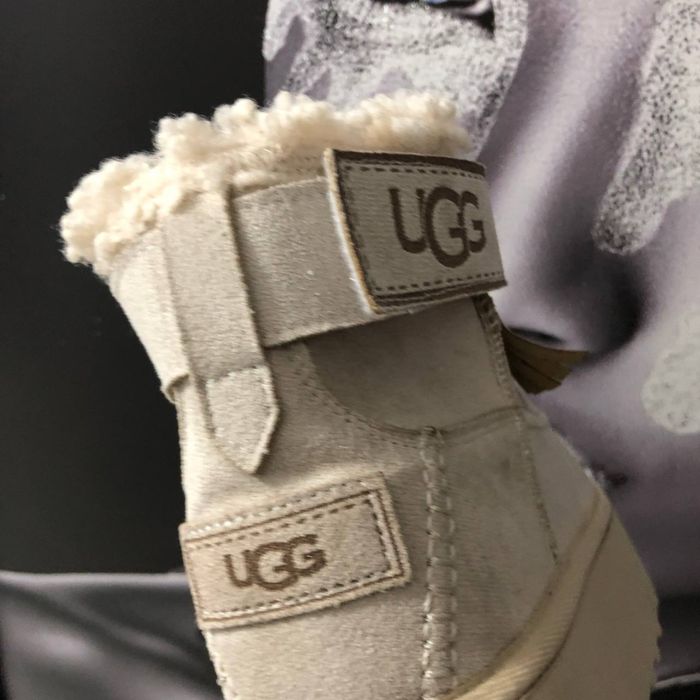 Ghete ugg gri de iarna