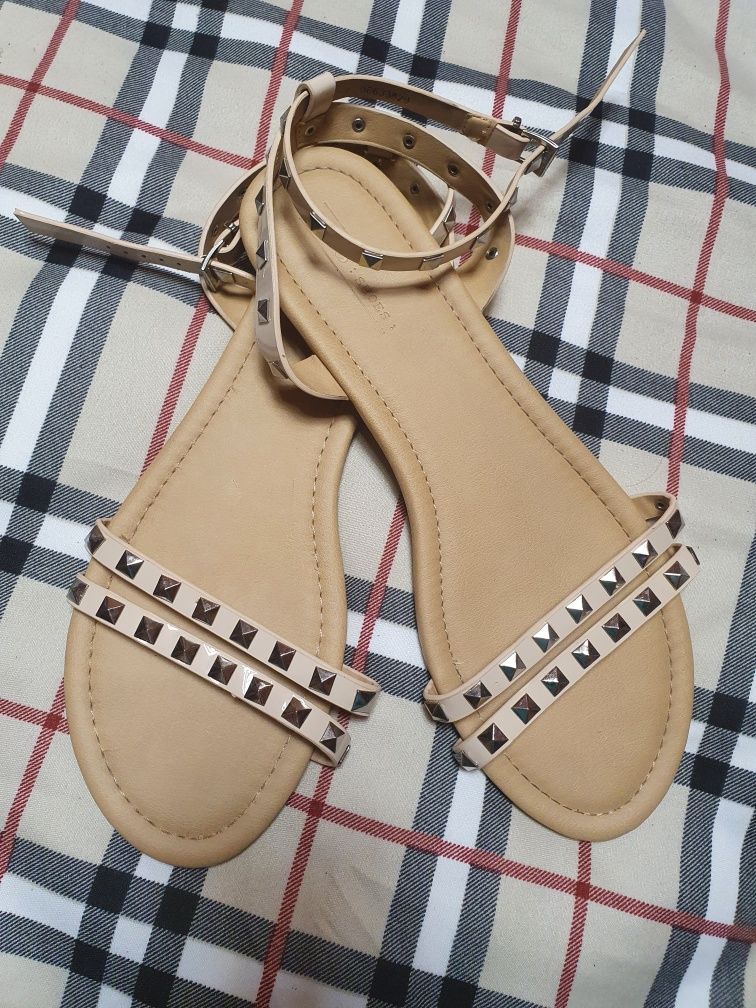 Sandalute marca Asos, extrem de comode