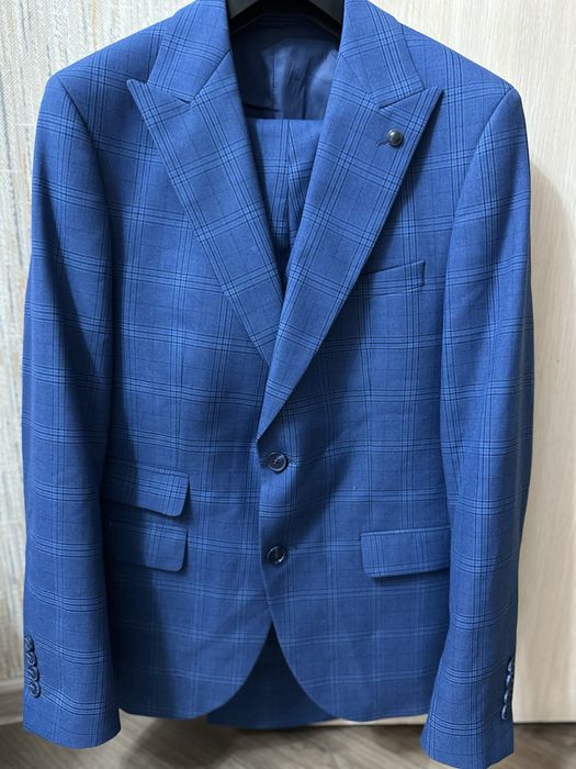 Продам мужской костюм