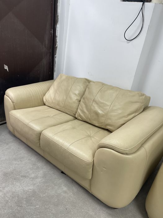 VÂND Coltar din piele