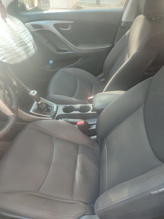 vând Hyundai elantra 2012