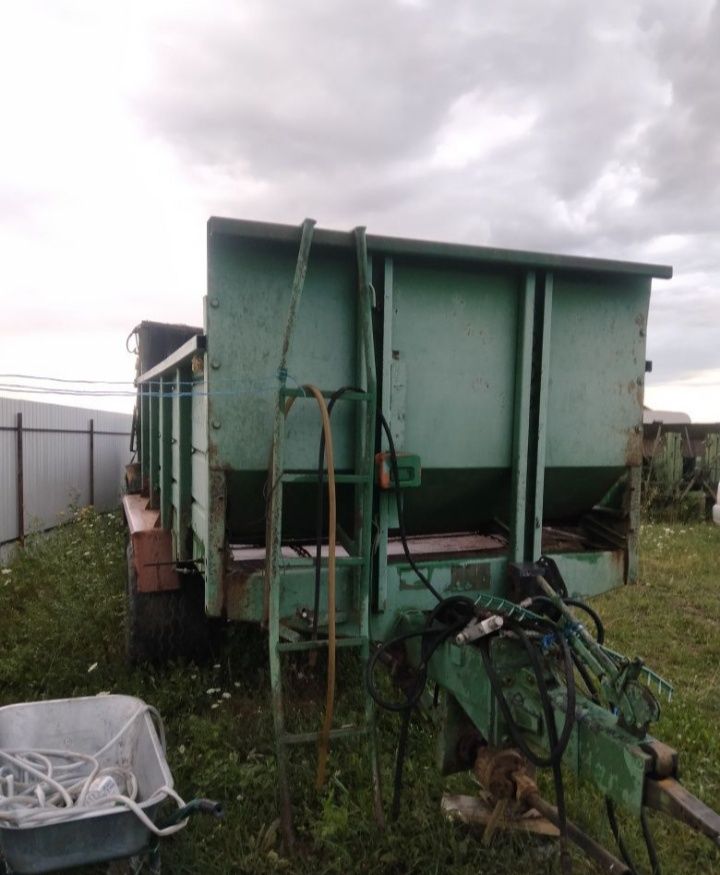 Vând greblă, plantator, remorcă, mig de gunoi, freză, combina cartofi