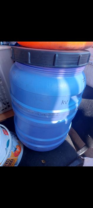 Бочки пластмассовые продам на 70 литров
