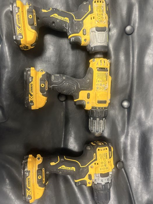 3 бр винтоверт  Dewalt зарядно