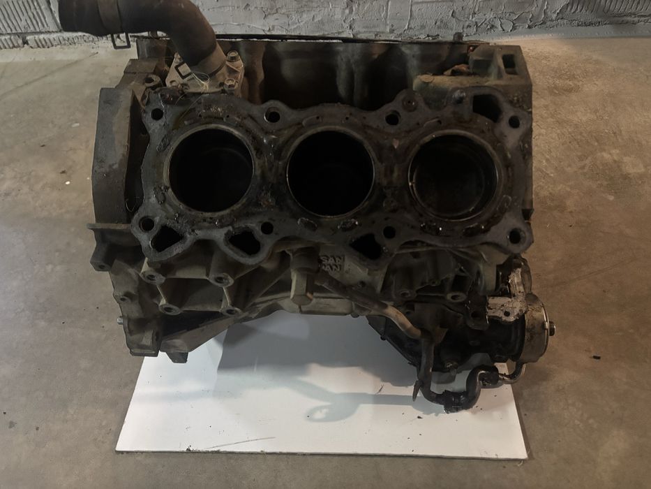 Блок двигателя vq20