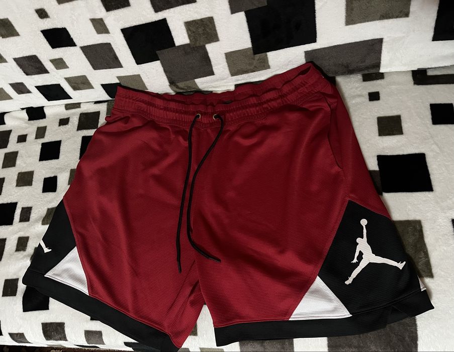 Pantaloni scurti Jordan, marimea XL in stare buna