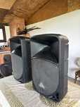 Anunt reînnoit Vand 2 Boxe active Behringer b112d