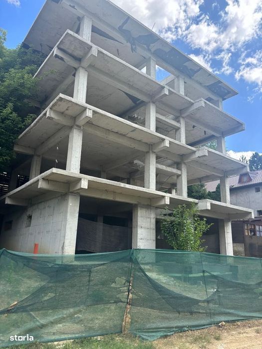 Cladire la rosu in zona Copou - Bellevue