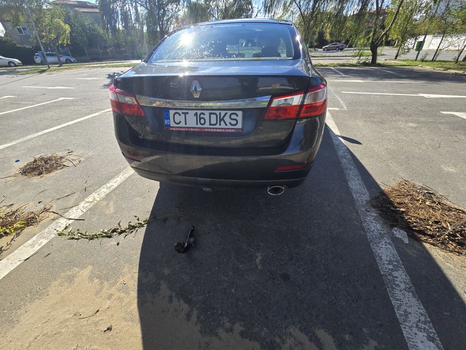 Renault Latitude 2.0 dci - Initiale paris