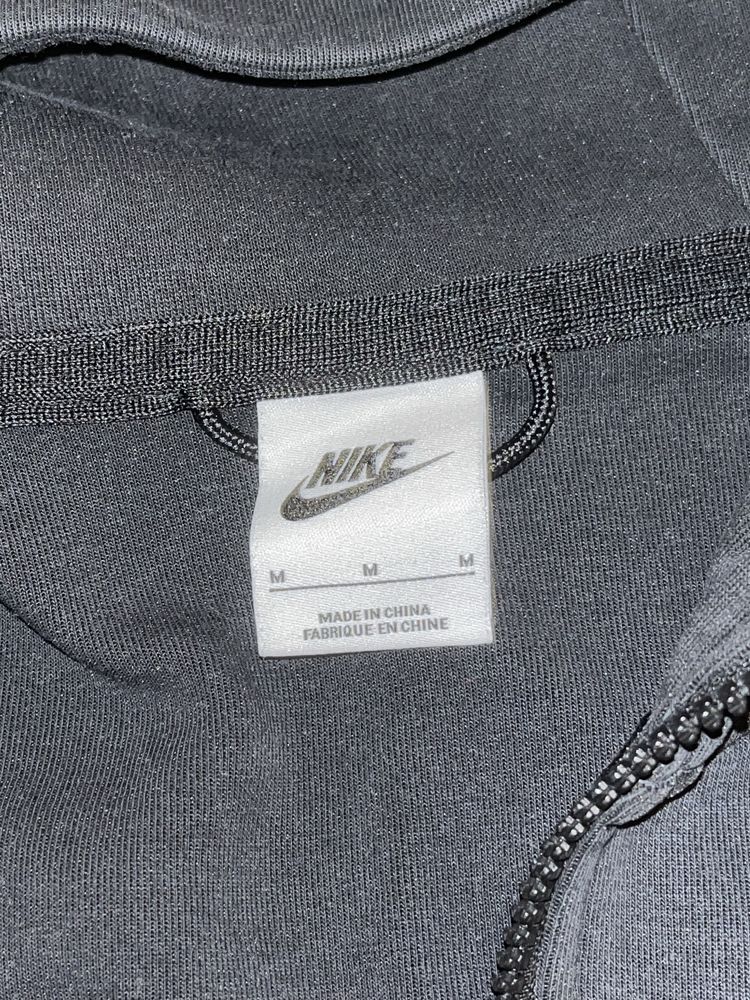 Vand Bluza Nike Tech Fleece Neagra Modelul Vechi