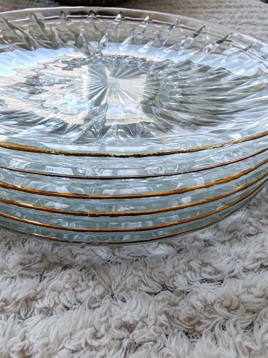 6 броя чинии със златист кант / 2 броя купи черно-бели