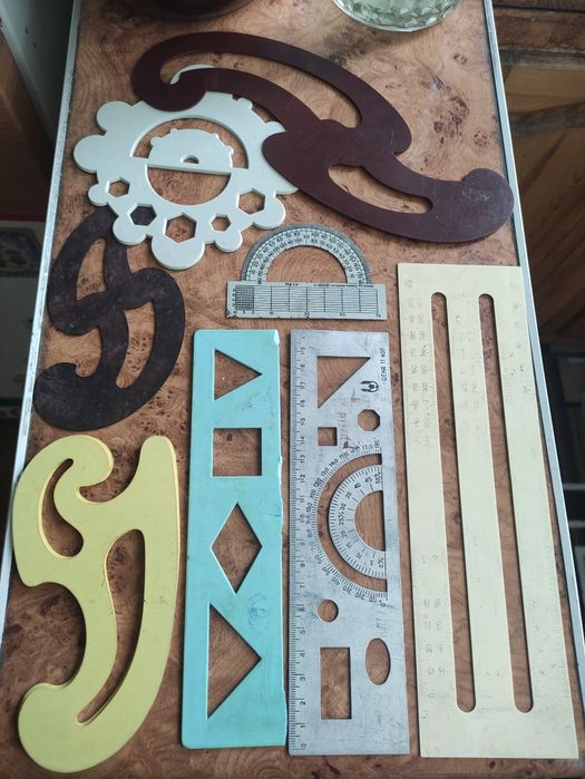 Линейки геометрические разные