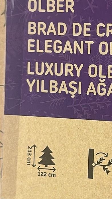 Brad de craciun artificial -devoratiune craciun