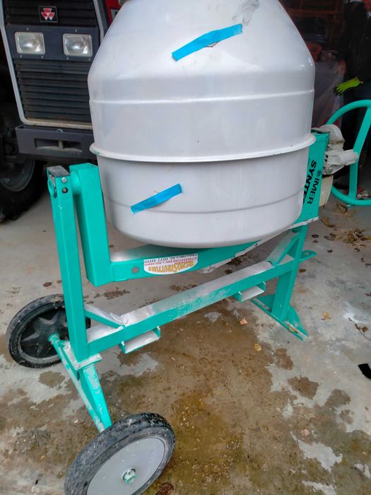 Vând betoniera imer 250s