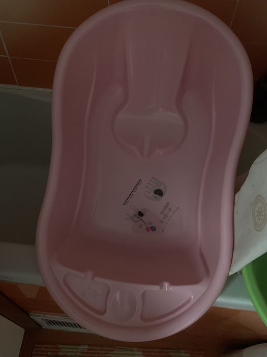 Patut lemn cu balansoar, saltea, 2 aparatori, lenjerie, cadita