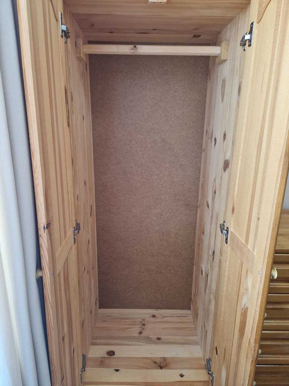 Продава се комплект мебели за спалня